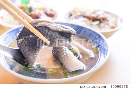 檸檬魚魚皮熱水魚熱水牛奶魚皮湯牛奶魚皮湯 50099378