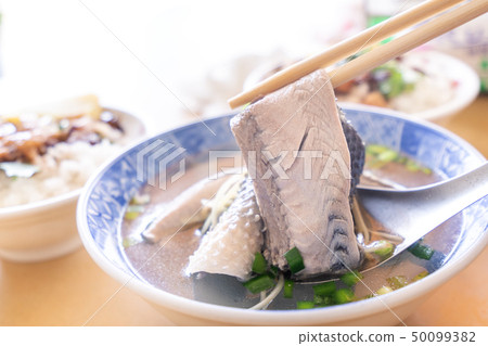 檸檬魚魚皮熱水魚熱水牛奶魚皮湯牛奶魚皮湯 50099382