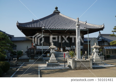 【四國36不動道聖地】愛媛縣四國中央市建純院25號大殿和藍天 【四國36不動道聖地】愛媛縣四國中央市建純院25號大殿和藍天 50101481