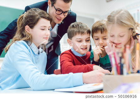 Team session in school class with all students working together Team session in school class with all students working together 50106916