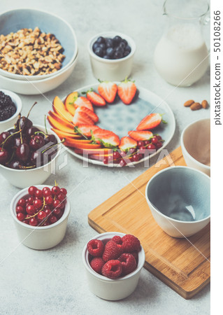 Raw vegan paleo granola 50108266