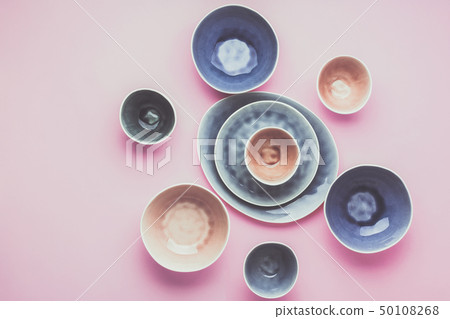 Blue, grey andbeige dinnerware Blue, grey andbeige dinnerware 50108268