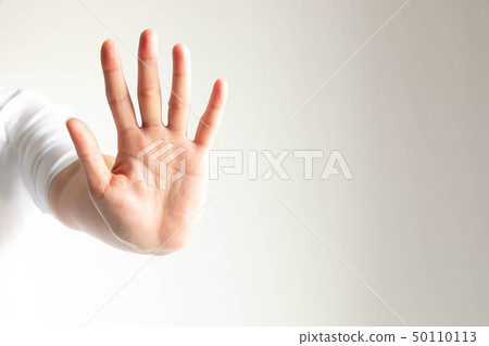 woman gesturing a hand showing five fingers. 50110113