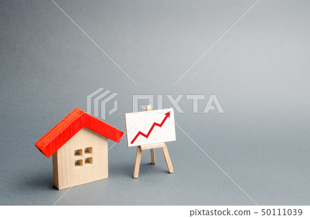 Wooden house and stand with red arrow up.  50111039