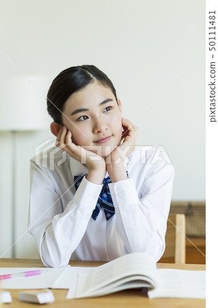 學校女生學習 50111481