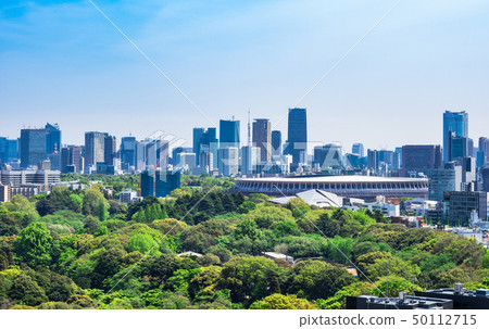 東京新國家體育場和東京市中心的都市風景 東京新國家體育場和東京市中心的都市風景 50112715
