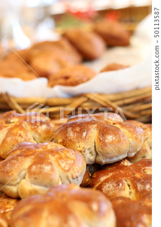 Lots of walnut bread 50113587