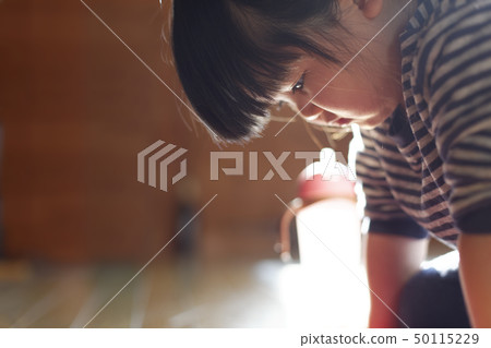 看在地板上的孩子片劑 看在地板上的孩子片劑 50115229