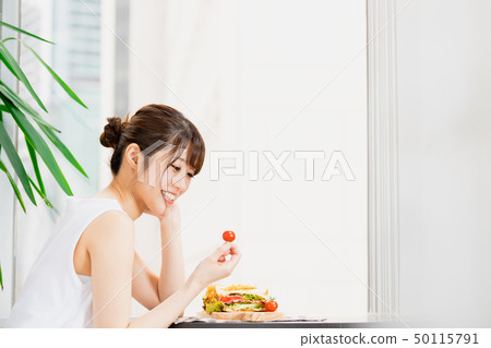 Young woman beauty eating Young woman beauty eating 50115791