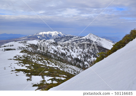 Snowy season [Spring] Oze Shibutsuyama to Joshu Budosan 50116685