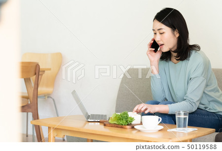 前往PC的女性 前往PC的女性 50119588