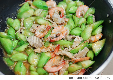 Stir fried Angled loofah with shrimp and pork. 50119979
