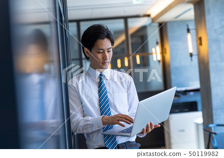商人,筆記本電腦,辦公室,企業形象 商人,筆記本電腦,辦公室,企業形象 50119982