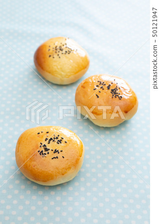 在房子裡做麵包 50121947