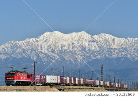 貨運列車和立山山脈 貨運列車和立山山脈 50122609