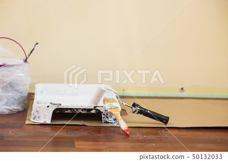 White paint with essentials equipment 50132033