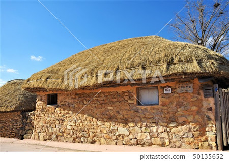 Changgum's Oath Location / Traditional House in Ruan Anseong Folk Village [Korea, Junten] 50135652