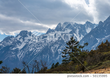 中國麗江玉龍雪山 中国観光スポット China Jade Dragon Snow Mountain 中國麗江玉龍雪山 中国観光スポット China Jade Dragon Snow Mountain 50135995