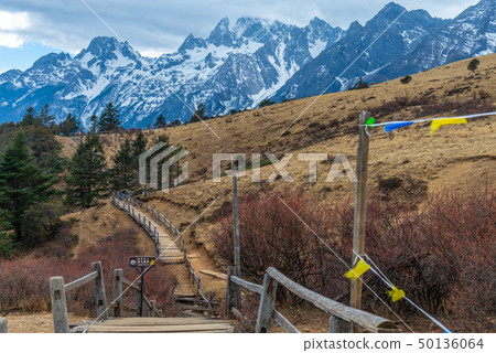 中國麗江玉龍雪山 中国観光スポット China Jade Dragon Snow Mountain 50136064