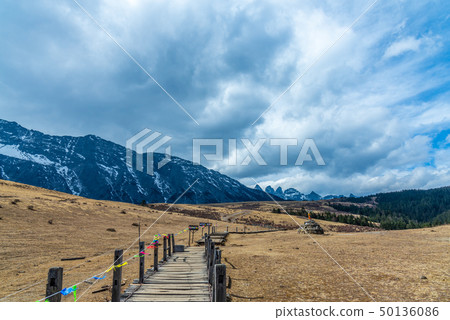 中國麗江玉龍雪山 中国観光スポット China Jade Dragon Snow Mountain 50136086