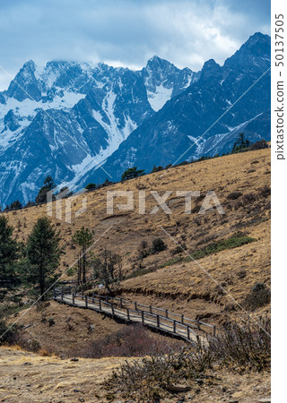 中國麗江玉龍雪山 中国観光スポット China Jade Dragon Snow Mountain 中國麗江玉龍雪山 中国観光スポット China Jade Dragon Snow Mountain 50137505