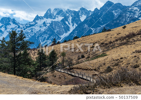 China Lijiang Jade Dragon Snow Mountain China Jade Dragon Snow Mountain 50137509