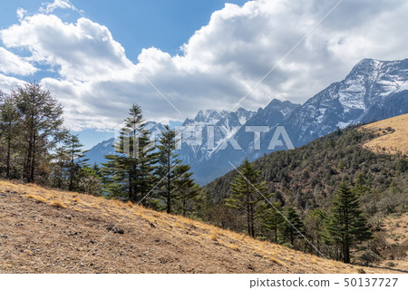 中國麗江玉龍雪山 中国観光スポット China Jade Dragon Snow Mountain 中國麗江玉龍雪山 中国観光スポット China Jade Dragon Snow Mountain 50137727
