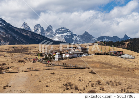 中國麗江玉龍雪山 中国観光スポット China Jade Dragon Snow Mountain 50137863