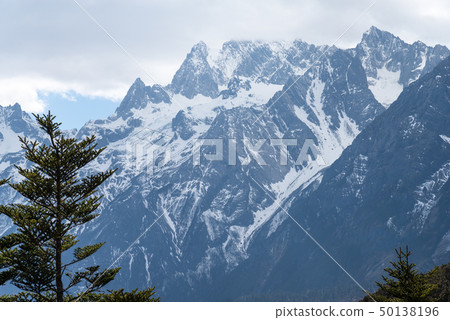 中國麗江玉龍雪山 中国観光スポット China Jade Dragon Snow Mountain 50138196