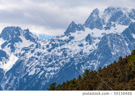 中國麗江玉龍雪山 中国観光スポット China Jade Dragon Snow Mountain 50138488