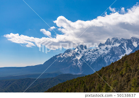 中國麗江玉龍雪山 中国観光スポット China Jade Dragon Snow Mountain 50138637