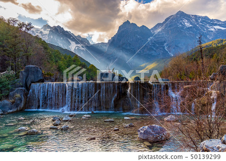 中國麗江玉龍雪山 中国観光スポット China Jade Dragon Snow Mountain 中國麗江玉龍雪山 中国観光スポット China Jade Dragon Snow Mountain 50139299