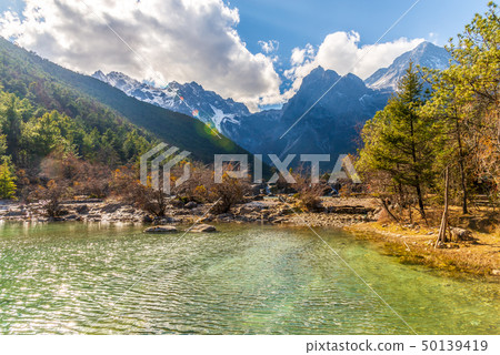 中國麗江玉龍雪山 中国観光スポット China Jade Dragon Snow Mountain 50139419