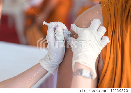 Nurse holding a syringe for the injection Nurse holding a syringe for the injection 50139870