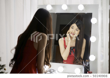 Fashion model looking at mirror 50140908