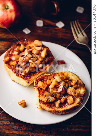 French toasts with apple and cinnamon 50144370
