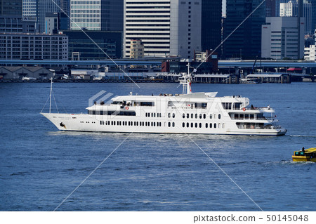 Scenery of Tokyo Bay and the coast where sightseeing boats enjoy 50145048