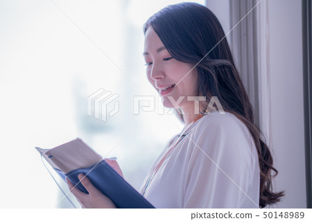 Office woman woman alone casual meeting 20s 30s business indoor pen notebook Office woman woman alone casual meeting 20s 30s business indoor pen notebook 50148989