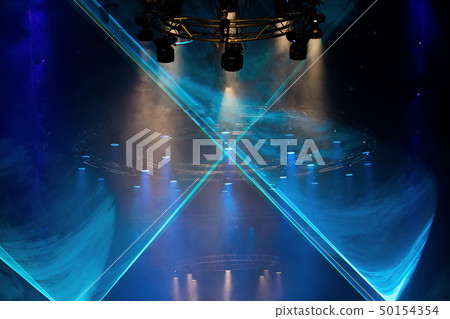 moving LED Par lighting on construction light beam moving LED Par lighting on construction light beam 50154354