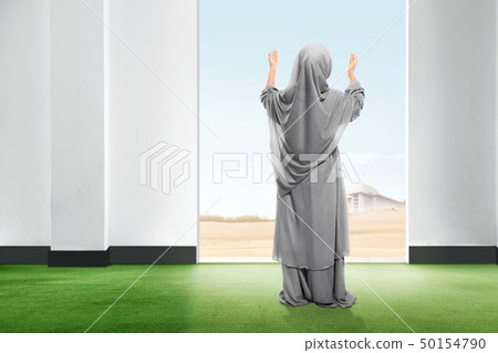 Asian little girl in veil standing on carpet Asian little girl in veil standing on carpet 50154790