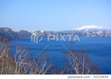 Lake Mashu at the beginning of spring 50156646