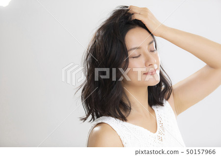 Middle beauty 50157966