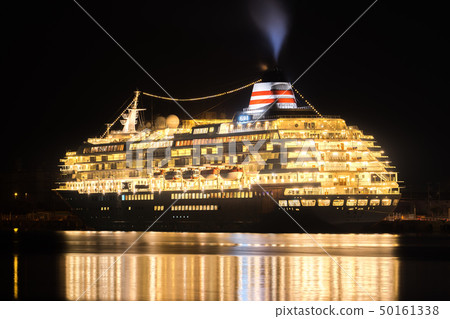 A luxury cruise ship "Asuka II" stops at Shikama Port in Himeji! (Suka, Shikima-ku, Himeji City, Hyogo Prefecture) * Shooting position in the comment section of the work 50161338