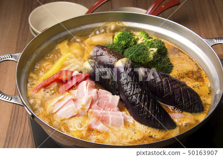 Pork rose and vegetable curry pot Pork rose and vegetable curry pot 50163907