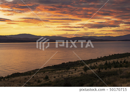 New Zealand Morning Dawn on Lake Pukaki New Zealand Morning Dawn on Lake Pukaki 50170715