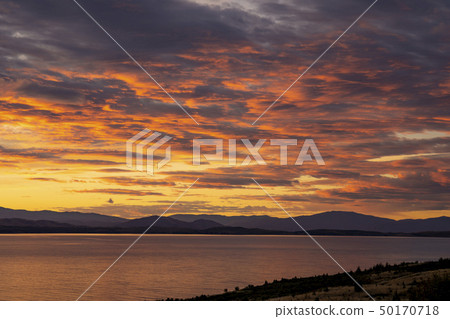 New Zealand Morning Dawn on Lake Pukaki New Zealand Morning Dawn on Lake Pukaki 50170718