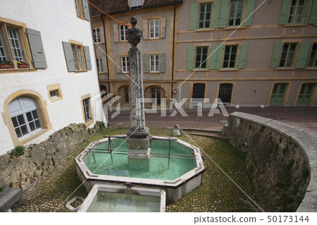 Crystal Clear drinking water Fountain European tow 50173144