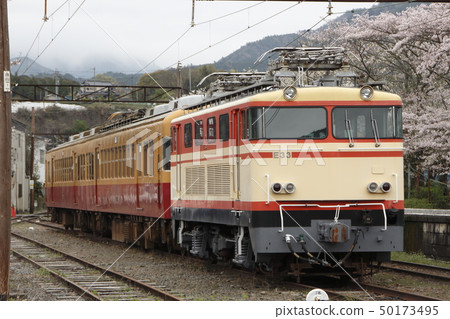 西武鐵路E31機車和愛河Shindo 3000系列 50173495