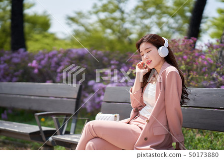 女商人,事務,斷裂,耳機 女商人,事務,斷裂,耳機 50173880