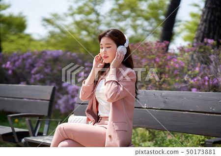 女商人,事務,斷裂,耳機 女商人,事務,斷裂,耳機 50173881